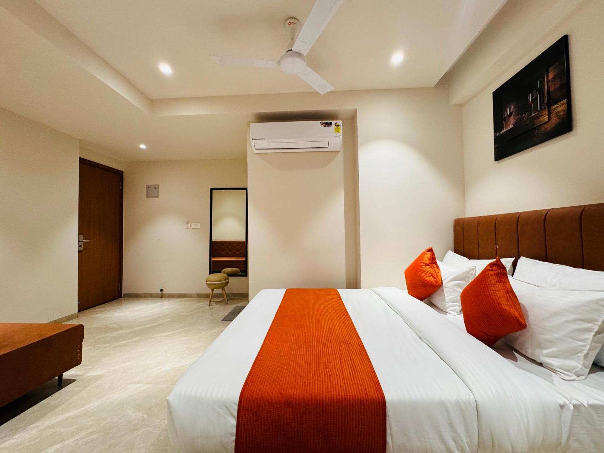 Hotel Rudhav Palace 乌贾因 外观 照片