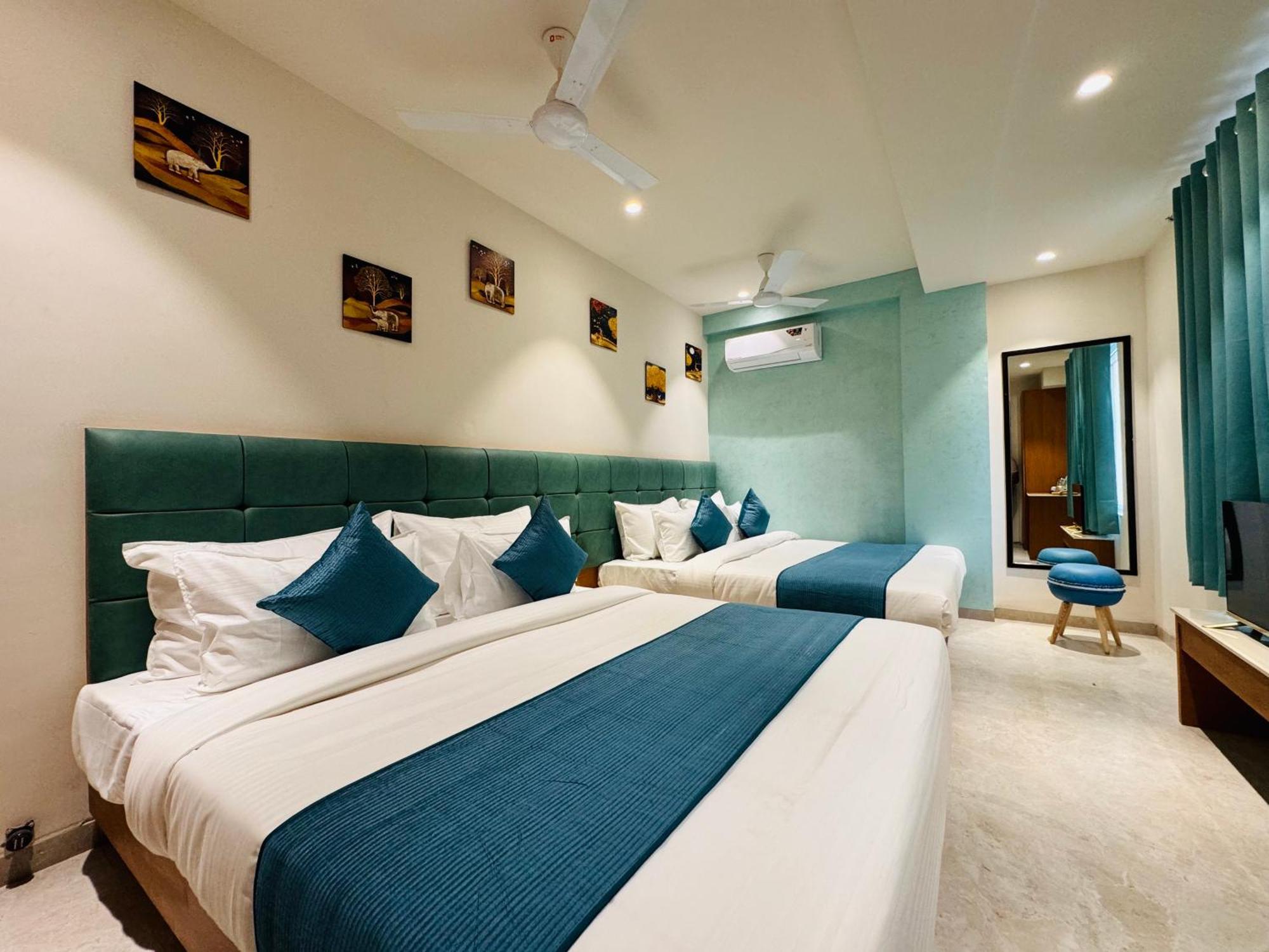 Hotel Rudhav Palace 乌贾因 外观 照片