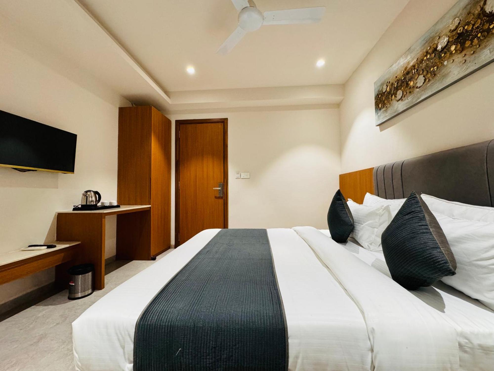 Hotel Rudhav Palace 乌贾因 外观 照片