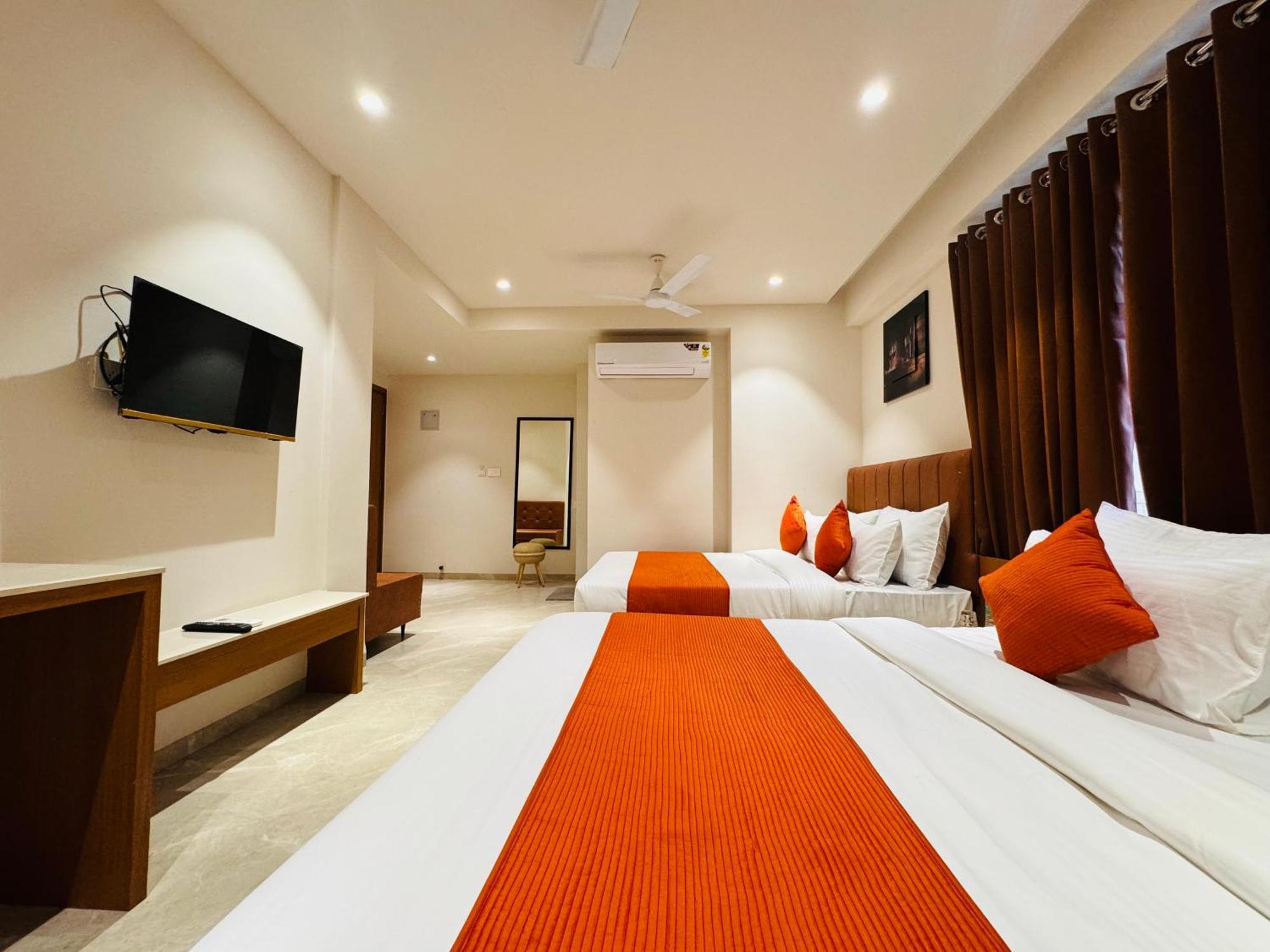 Hotel Rudhav Palace 乌贾因 外观 照片